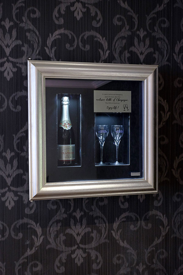 Romantische nacht met champagnekader